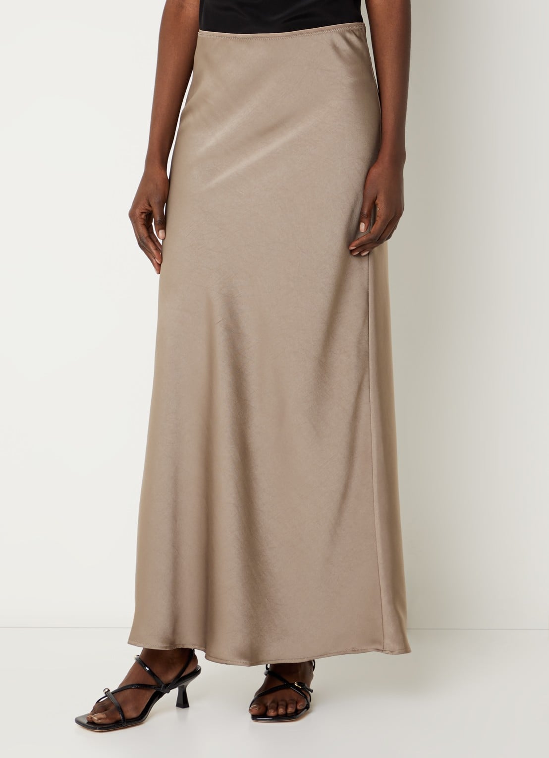 Neo Noir Vicky maxi rok van satijn - detail 4 taupe
