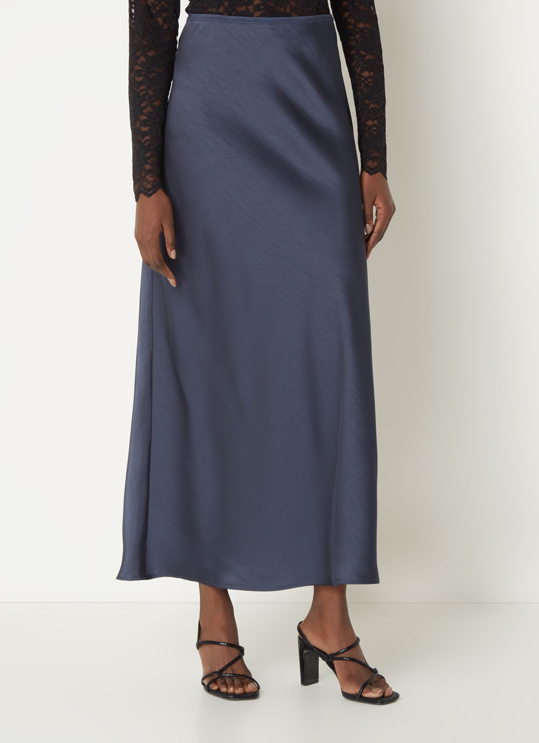 Neo Noir Vicky maxi rok van satijn - detail 2 staalblauw