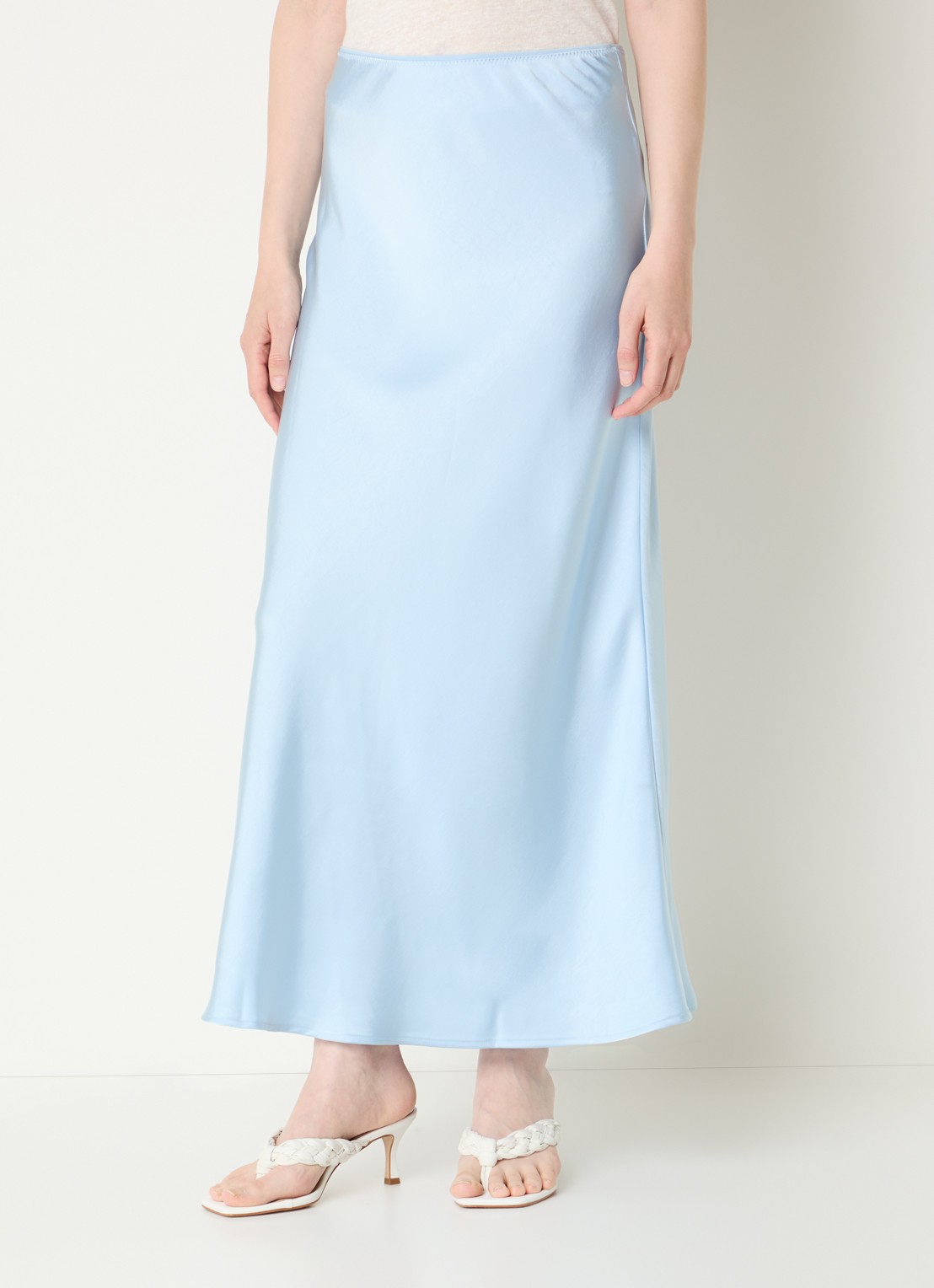 Neo Noir Vicky maxi rok van satijn - detail 3 lichtblauw