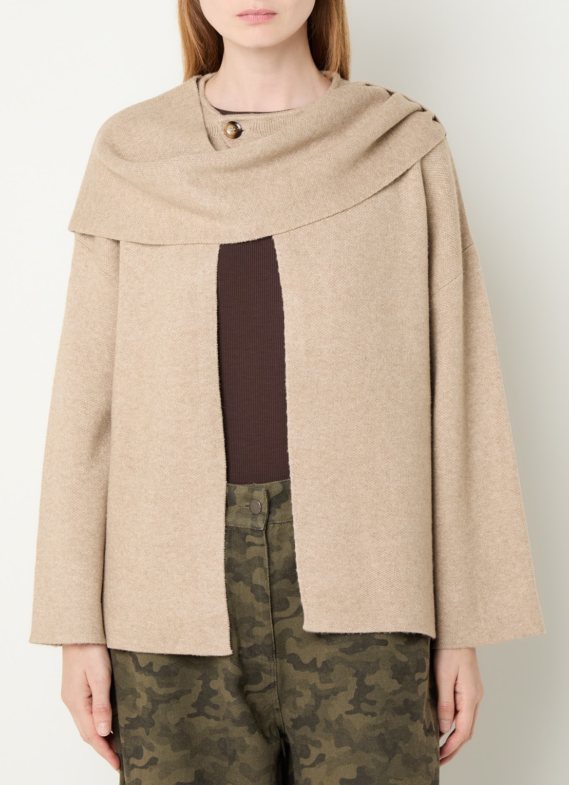 Neo Noir Wals fijngebreid vest met sjaalkraag - detail beige