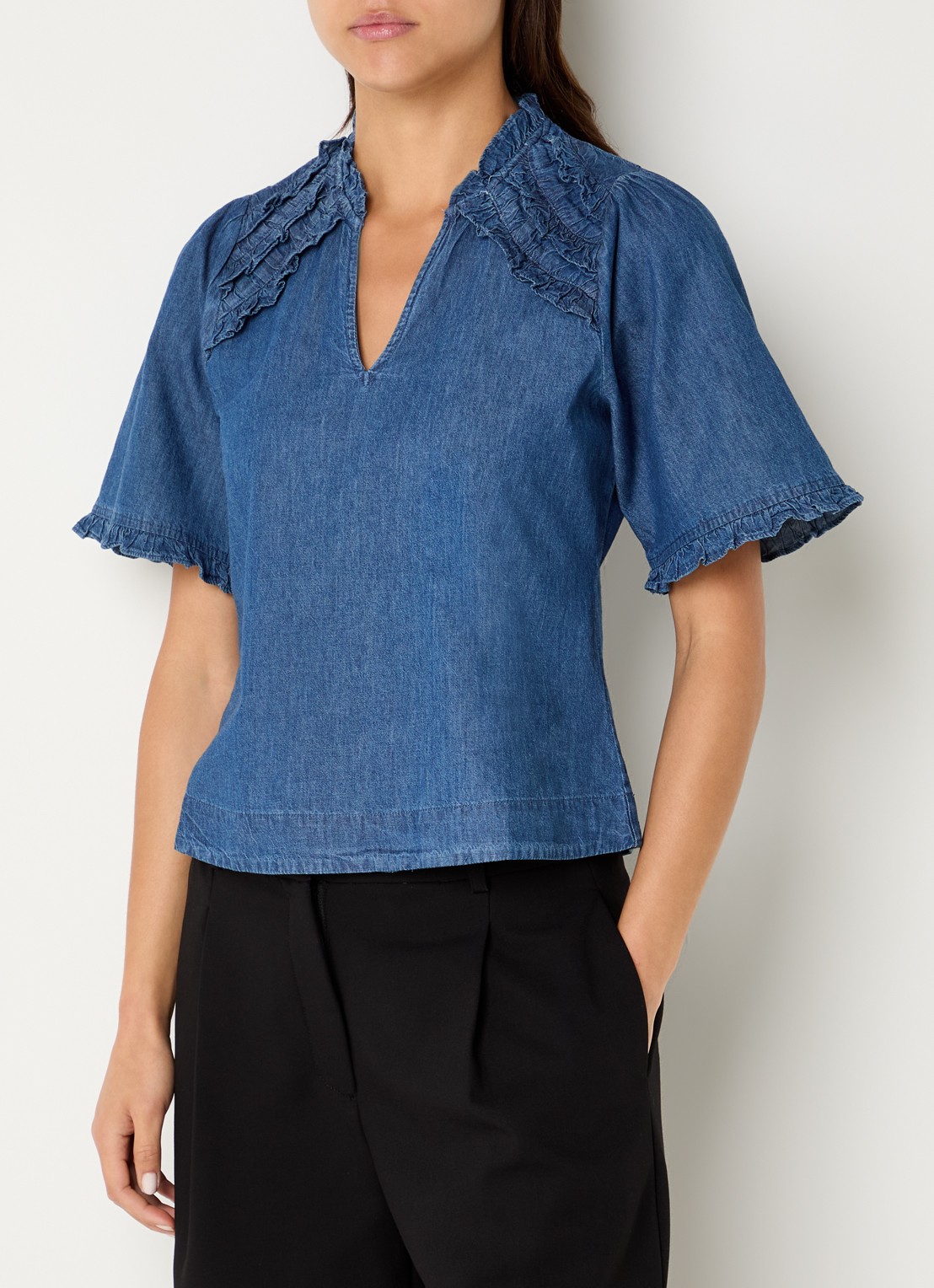 Neo Noir Wendia blouse van chambray met volant  - detail 4 indigo