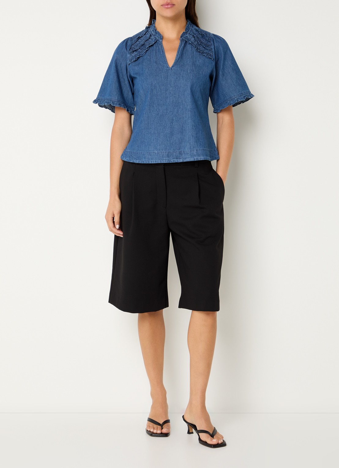 Neo Noir Wendia blouse van chambray met volant  - voorkant 2 indigo