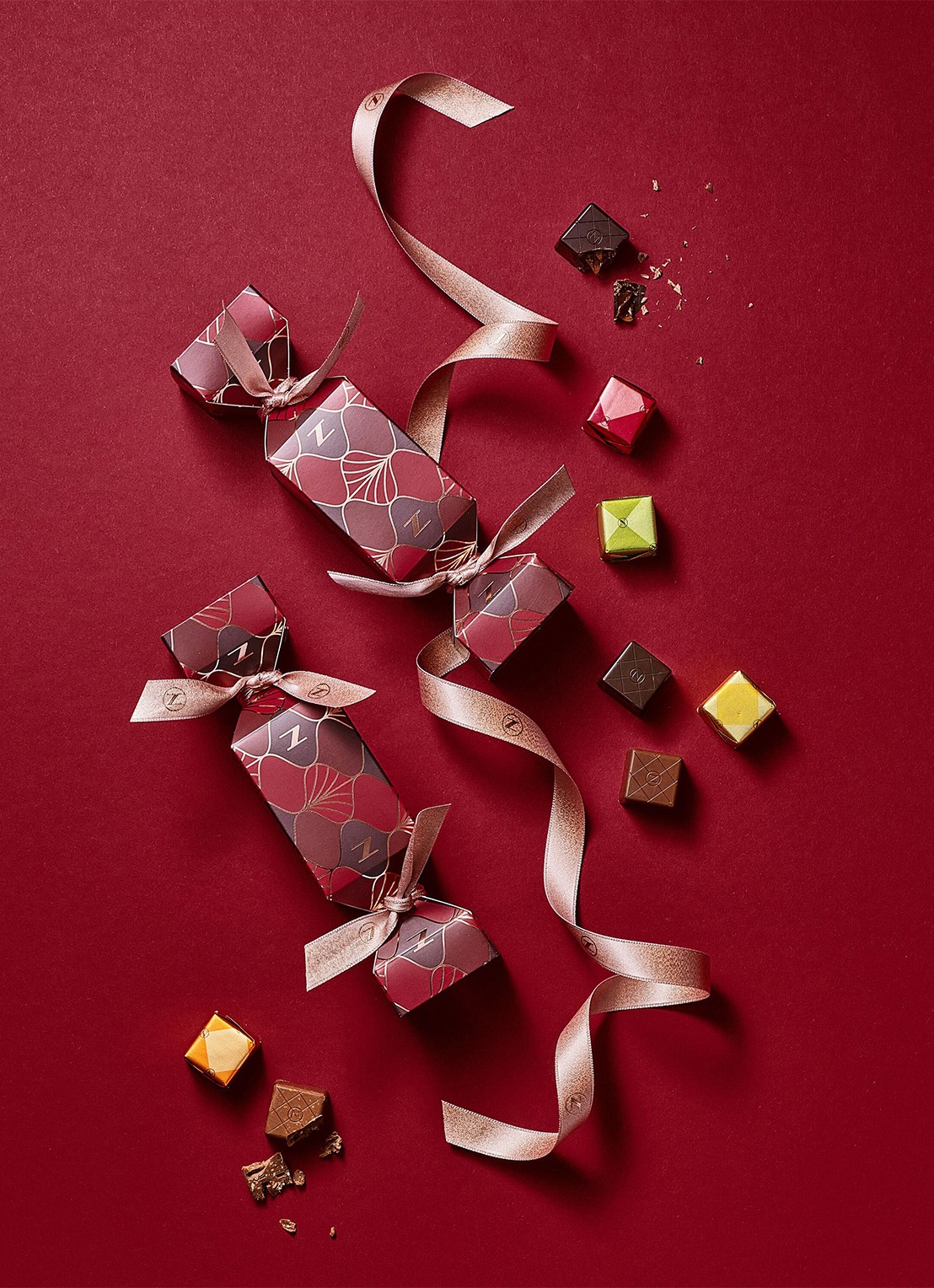 Neuhaus Christmas Cracker chocolade bonbons in geschenkverpakking 8 stuks - voorkant 2 rood