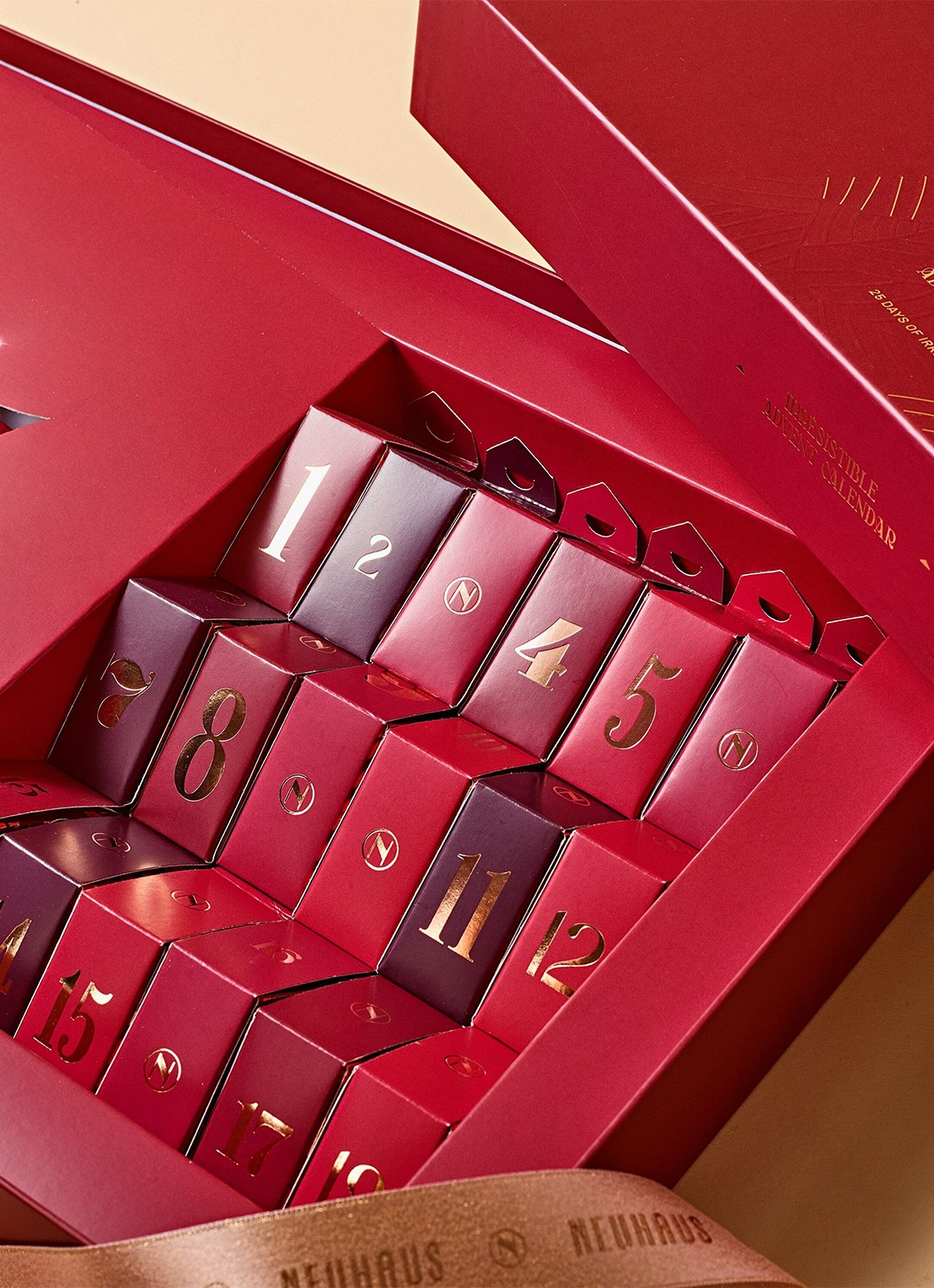 Neuhaus Irrésistible adventskalender met chocolade - 25 dagen - detail 3 rood