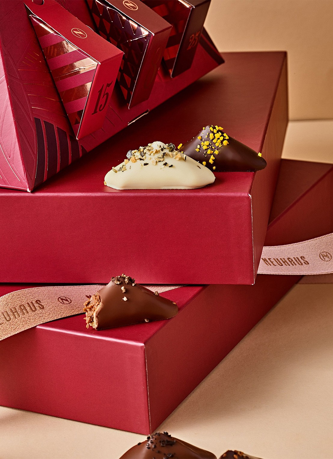 Neuhaus Irrésistible adventskalender met chocolade - 25 dagen - detail 4 rood