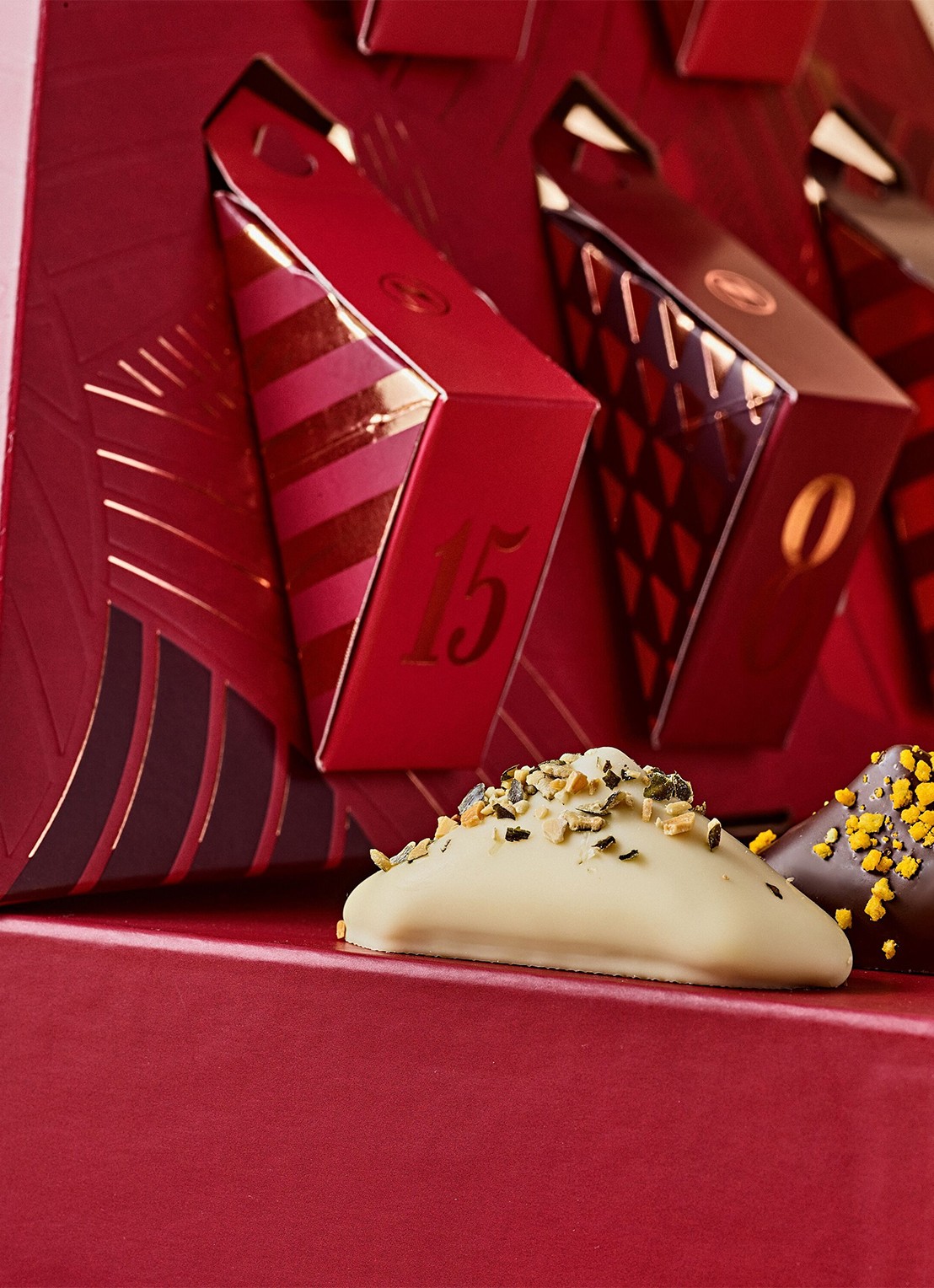 Neuhaus Irrésistible adventskalender met chocolade - 25 dagen - detail 5 rood