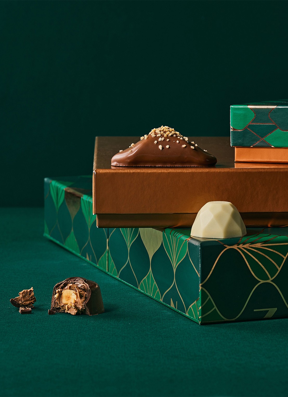Neuhaus Special Winter chocolade bonbons in geschenkverpakking 16 stuks - voorkant 2 donkergroen