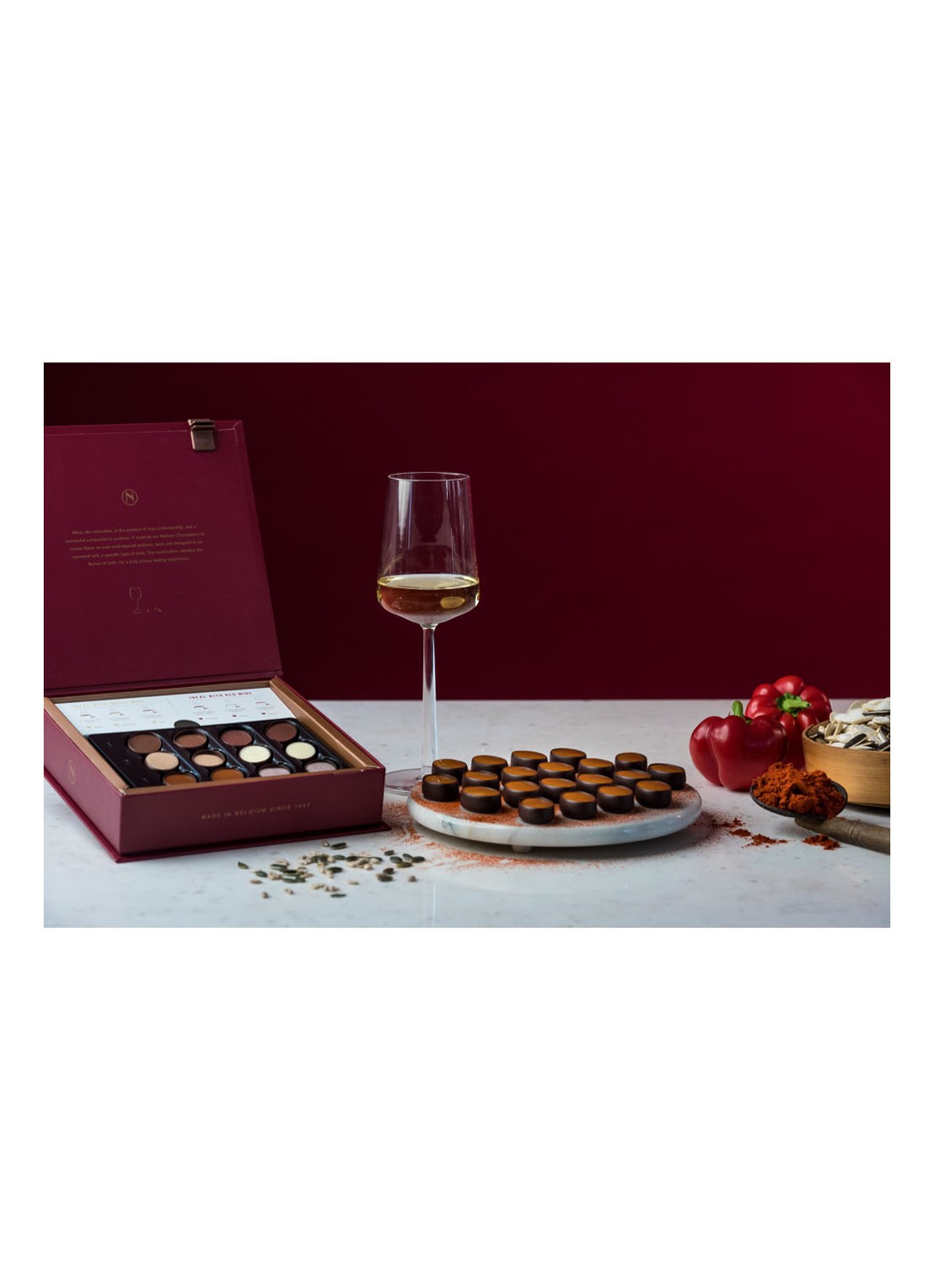 Neuhaus Wine Pairing Box chocolade bonbons 24 stuks - voorkant 2 undefined