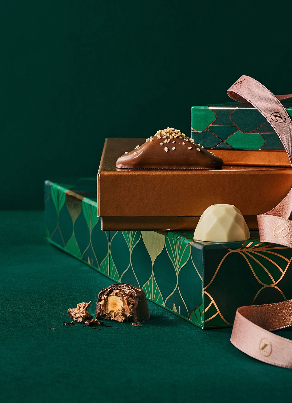 Neuhaus Winter Premium chocolade bonbons in geschenkverpakking 31 stuks - detail donkergroen