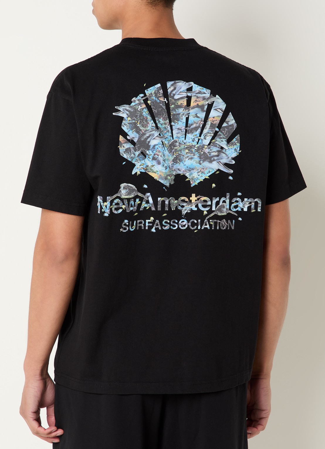 New Amsterdam Surf Association Dolphin T-shirt met logo- en backprint - detail zwart