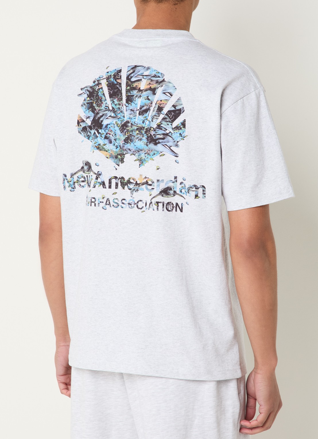 New Amsterdam Surf Association Dolphin T-shirt met logo- en backprint - detail lichtgrijs