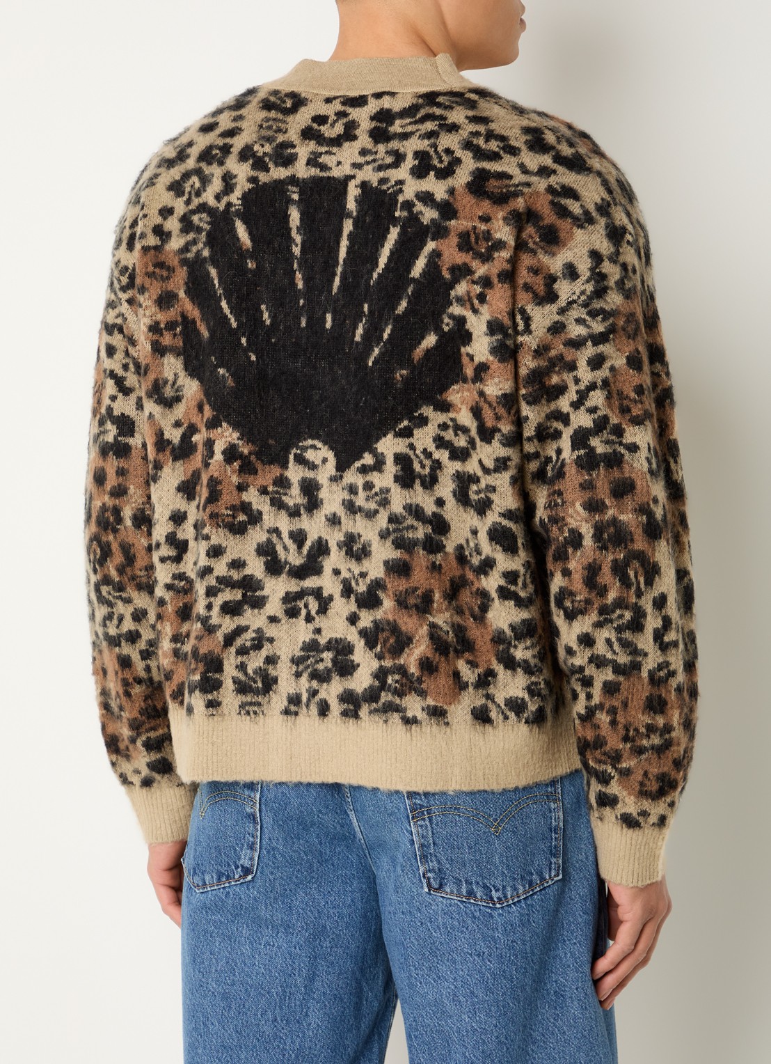 New Amsterdam Surf Association Hibiscus fijngebreid vest in wolblend met panterprint - detail 4 mosgroen