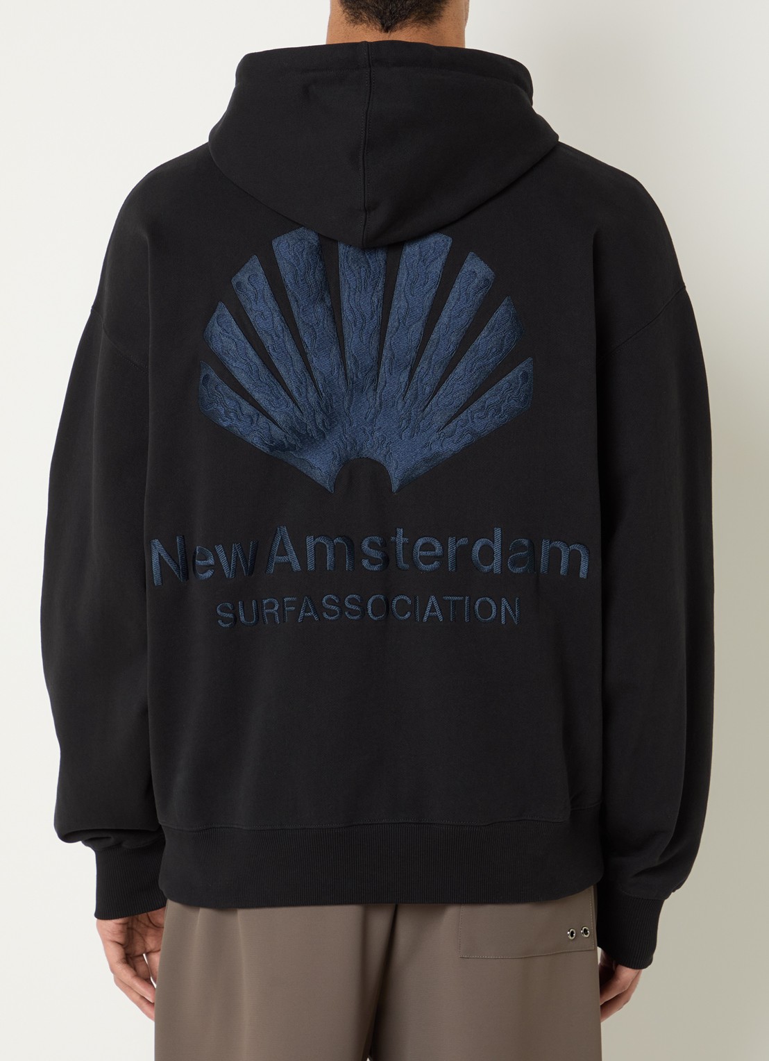 New Amsterdam Surf Association Hoodie met logoborduring - detail 4 zwart