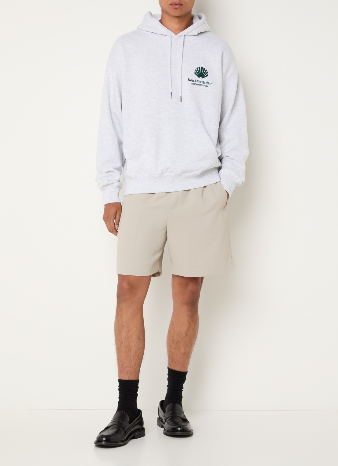 New Amsterdam Surf Association Hoodie met logoborduring - voorkant 2 grijsmele