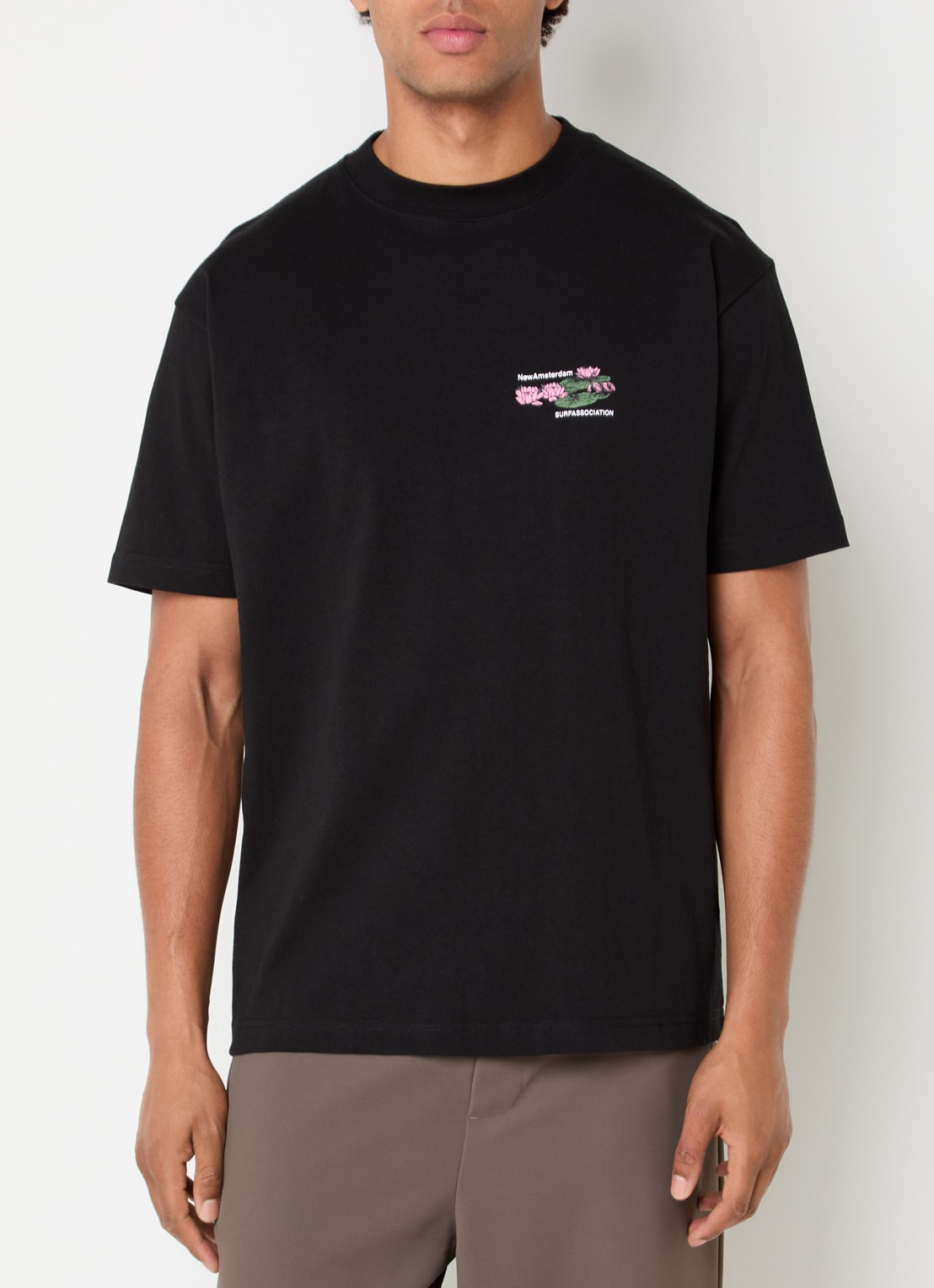 New Amsterdam Surf Association Lilies T-shirt met front- en backprint - achterkant 2 zwart