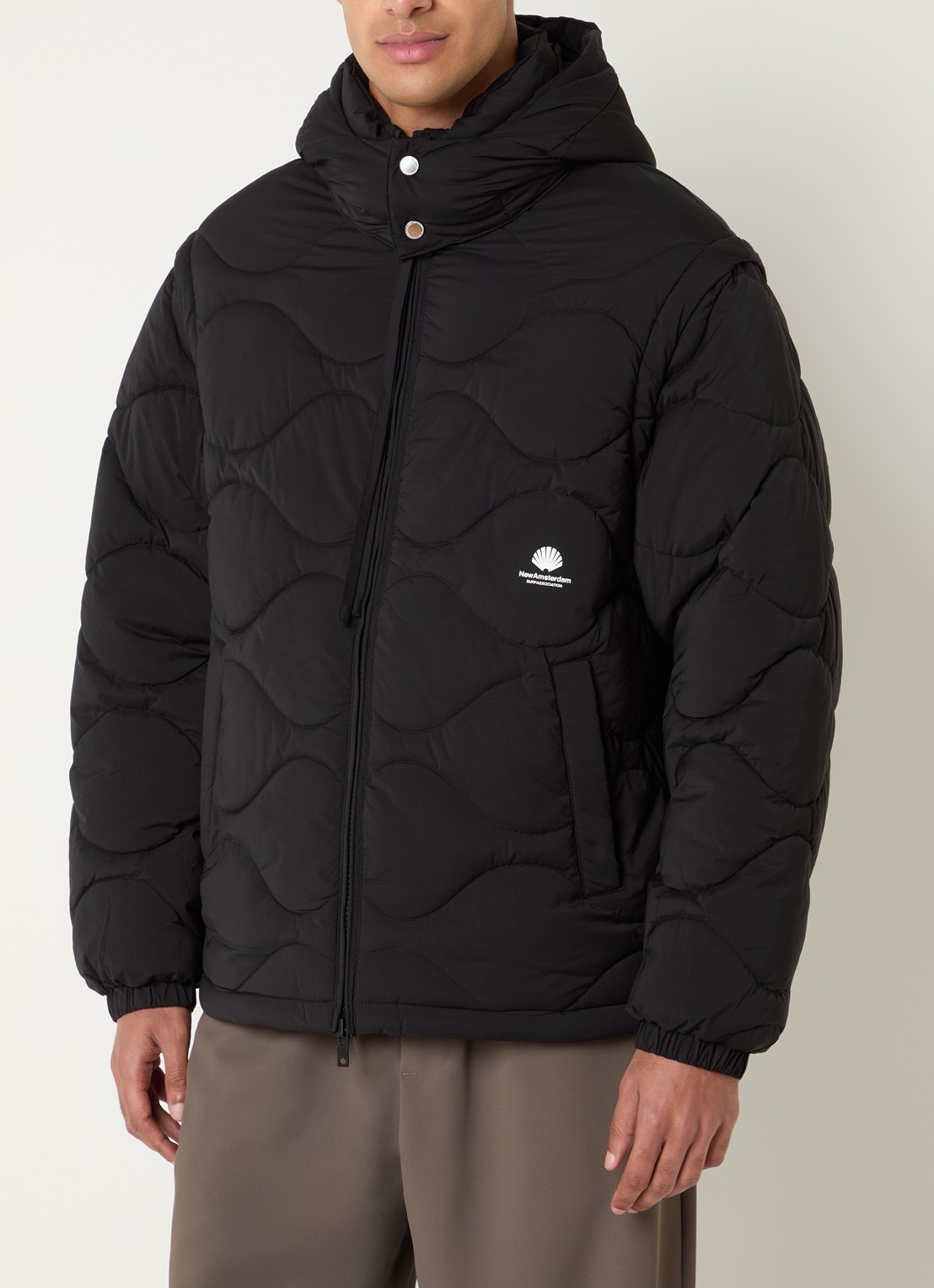 New Amsterdam Surf Association Puffer jack met quilt patroon en logoborduring - detail zwart