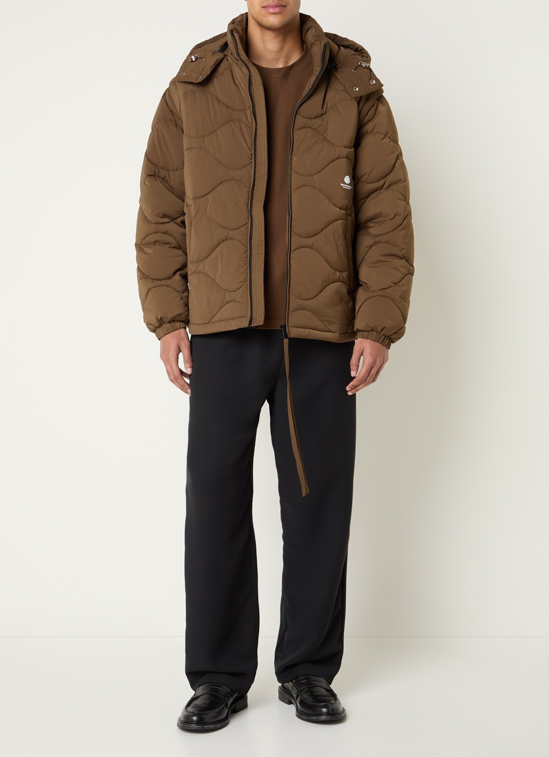 New Amsterdam Surf Association Puffer jack met quilt patroon en logoborduring - voorkant 4 bruin