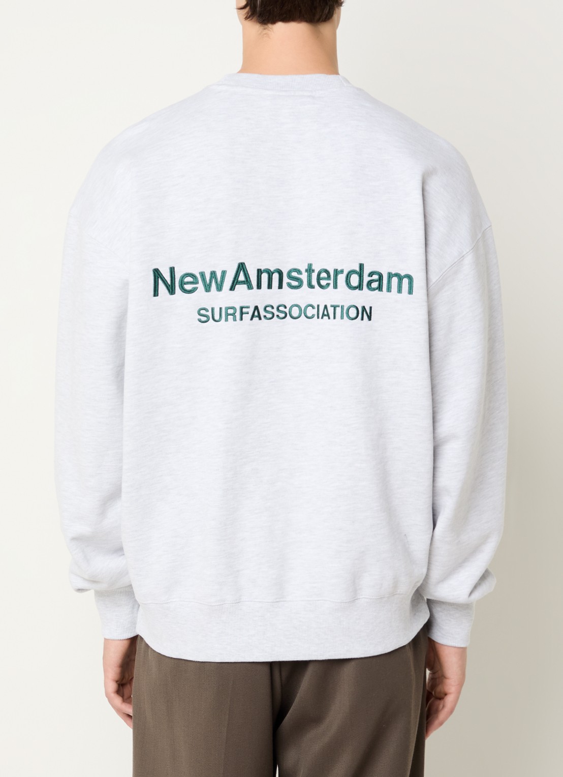 New Amsterdam Surf Association Sweater met logo- en backprint - detail 3 grijsmele