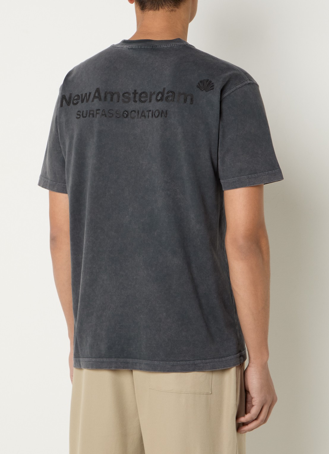 New Amsterdam Surf Association T-shirt met logo- en backprint - detail 3 antraciet