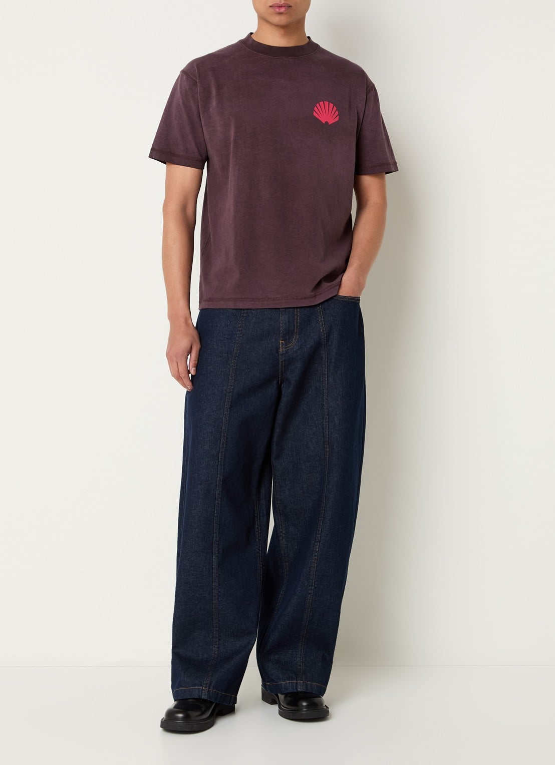 New Amsterdam Surf Association T-shirt met logo- en backprint - voorkant 4 aubergine