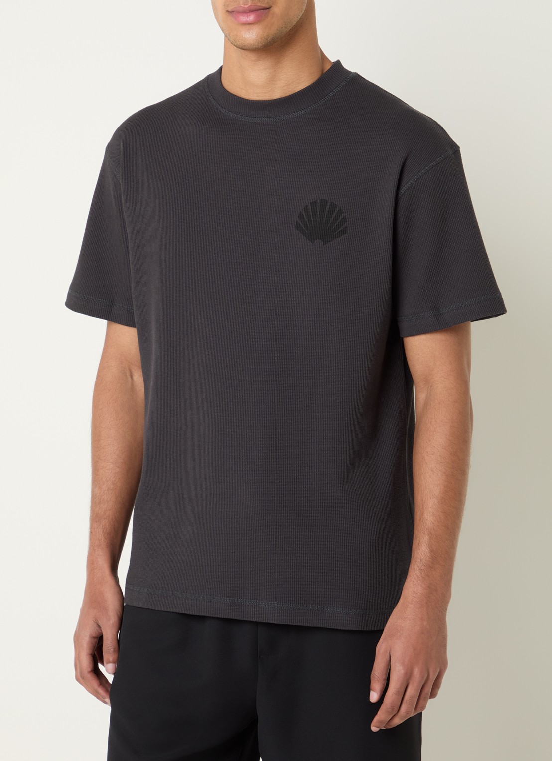 New Amsterdam Surf Association T-shirt met logo- en backprint - detail beige