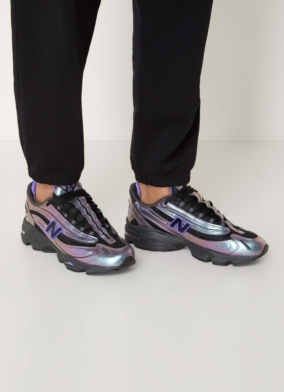 New Balance 1000 sneaker van mesh met metallic details - voorkant 3 paars
