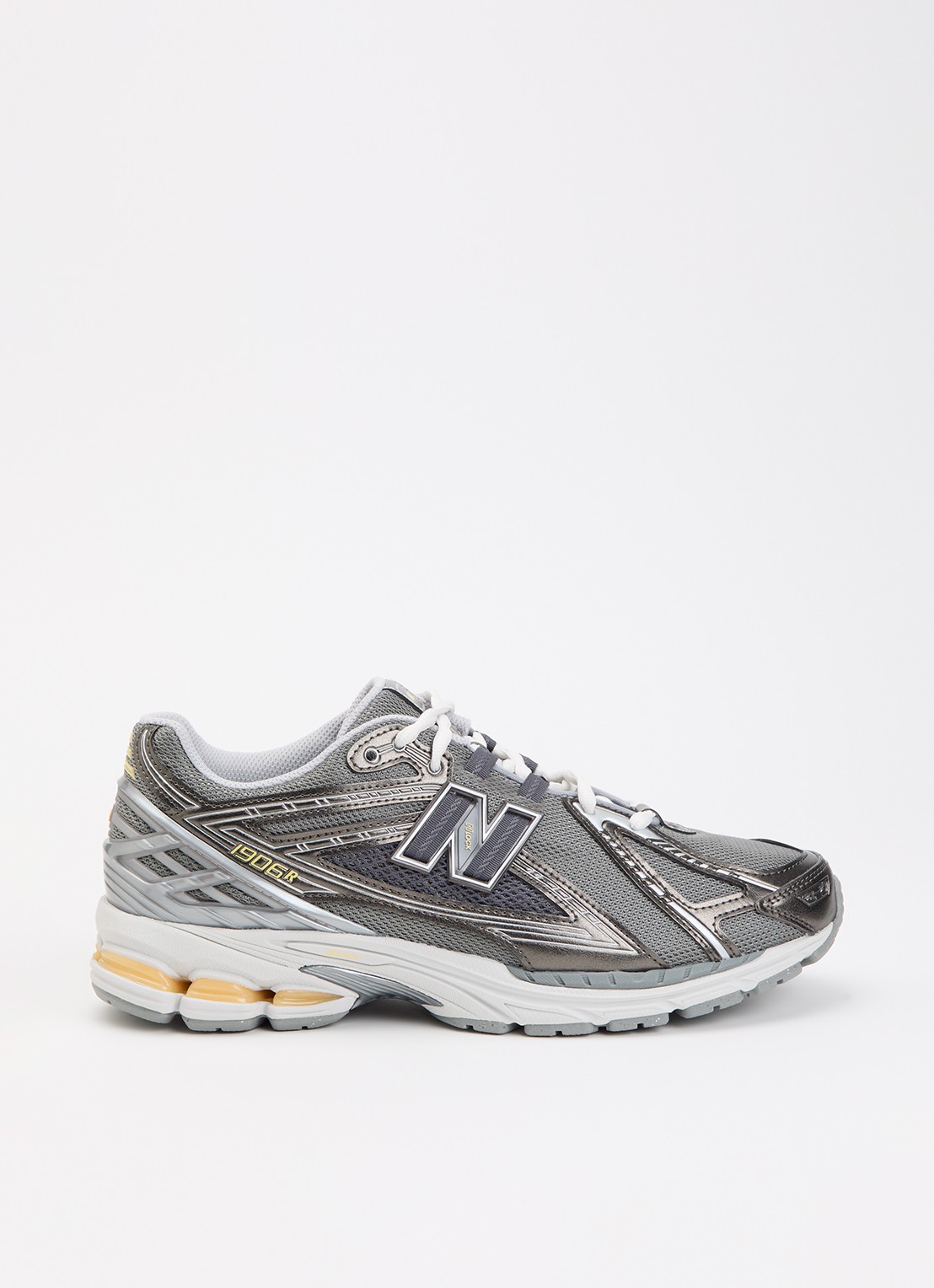 New Balance 1906 sneaker met mesh details - voorkant 2 grijs