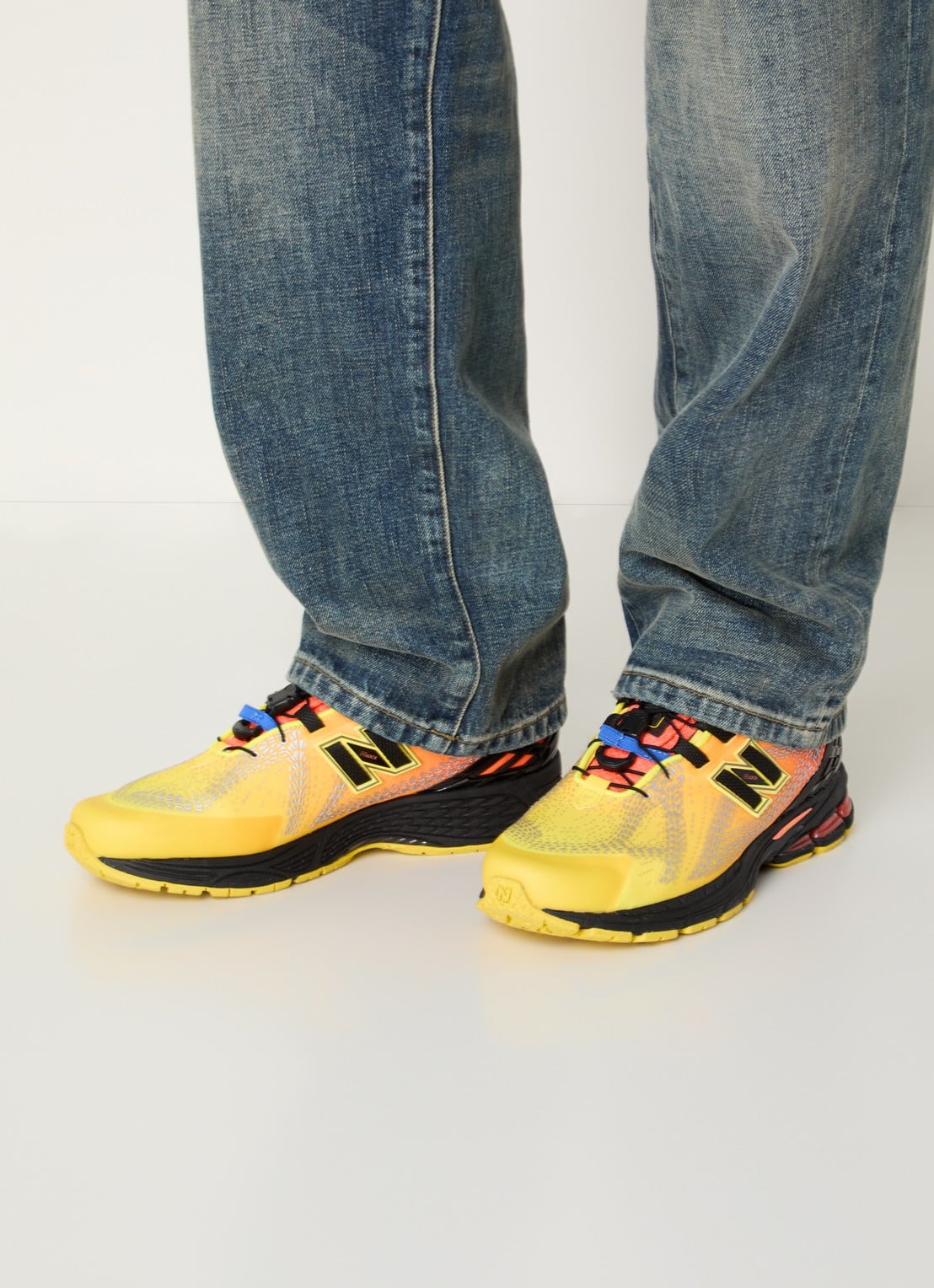 New Balance 1906 sneaker met mesh details - voorkant 2 geel