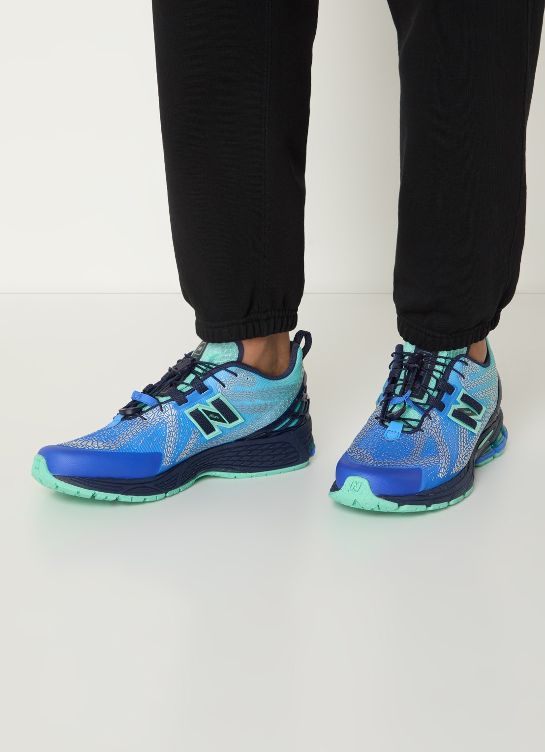 New Balance 1906 sneaker met mesh details - voorkant 6 blauw