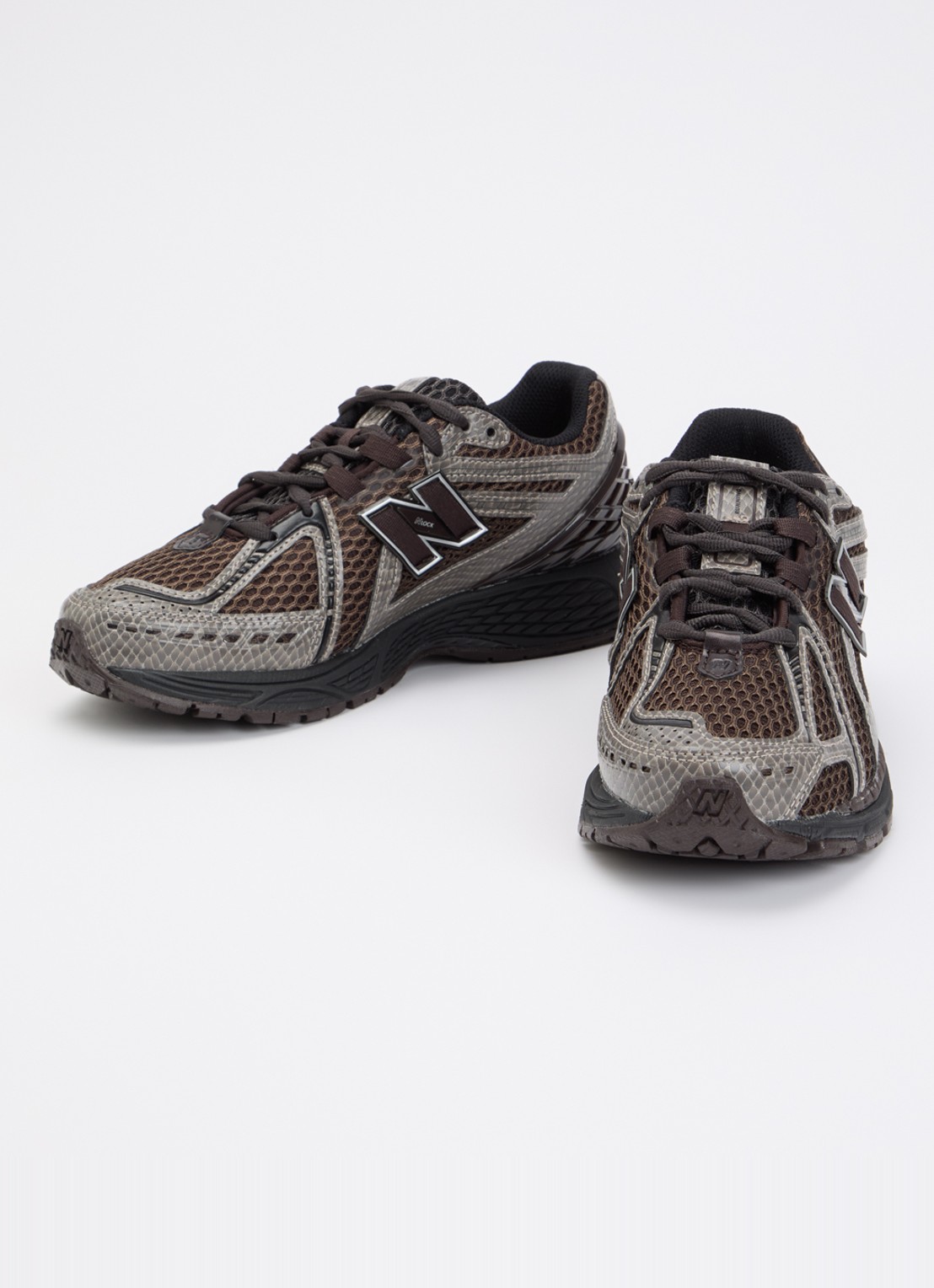 New Balance 1906 sneaker met mesh details - detail donkerbruin
