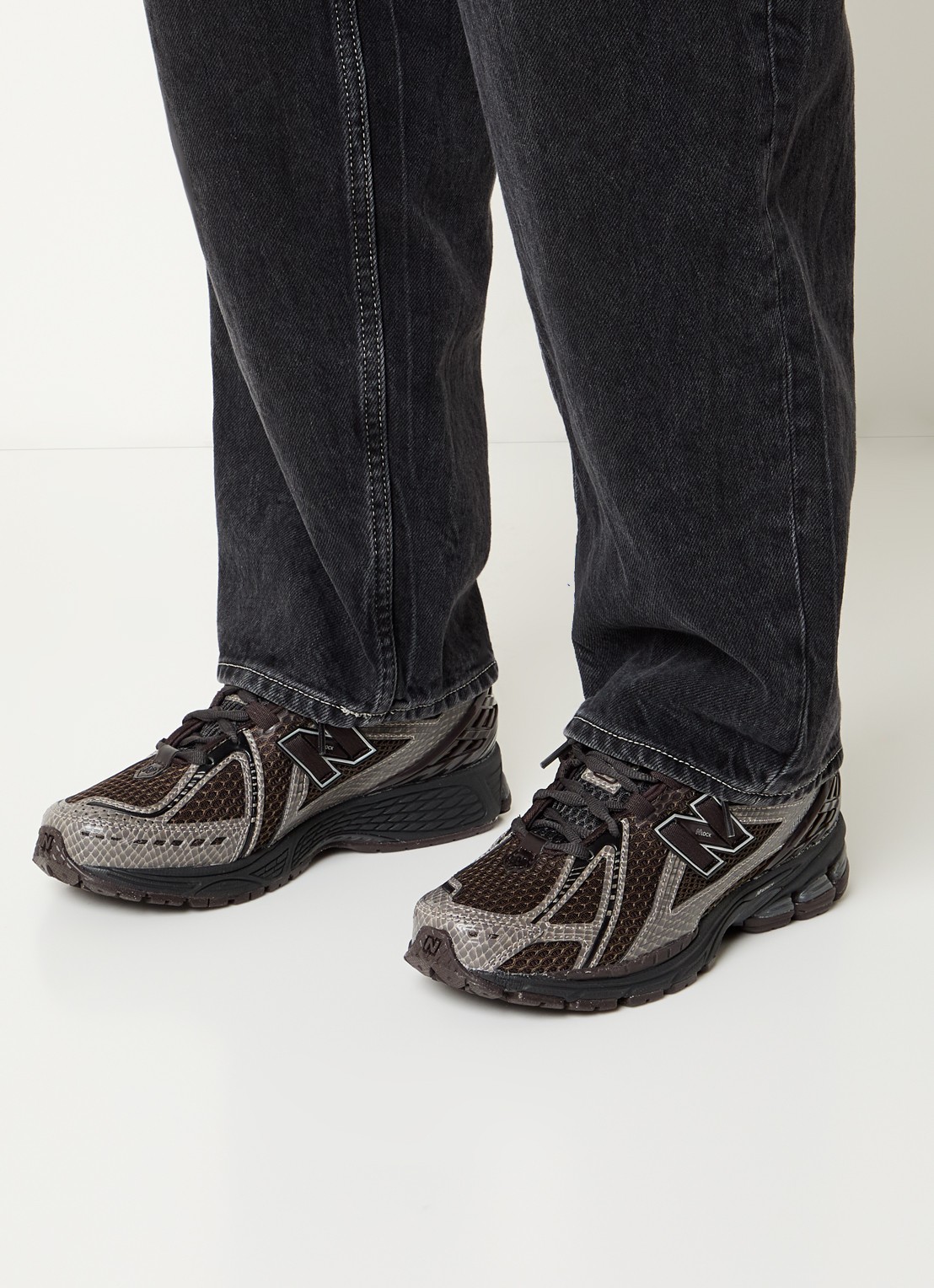 New Balance 1906 sneaker met mesh details - voorkant 5 donkerbruin
