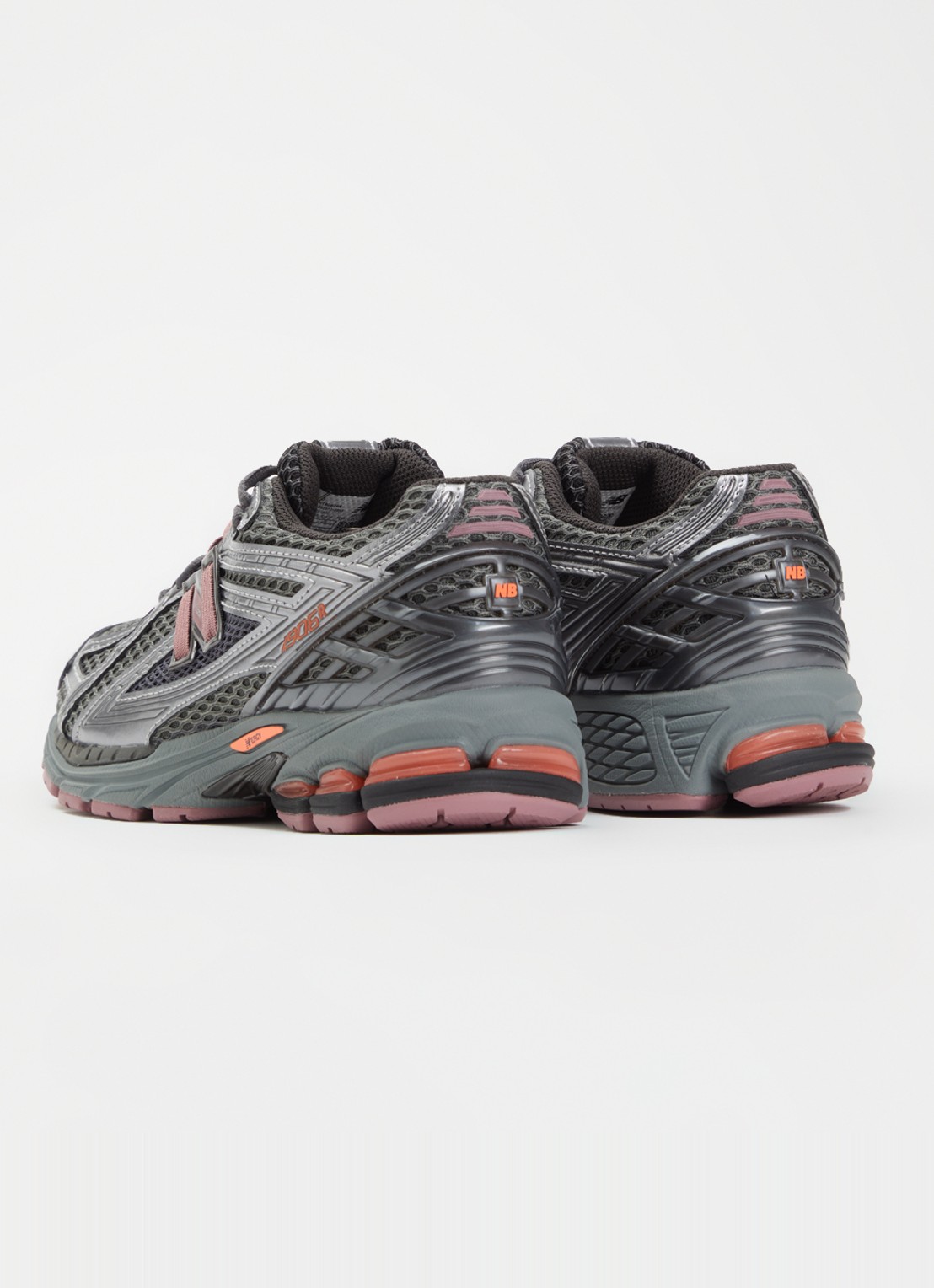 New Balance 1906 sneaker met mesh details - achterkant 2 zilver