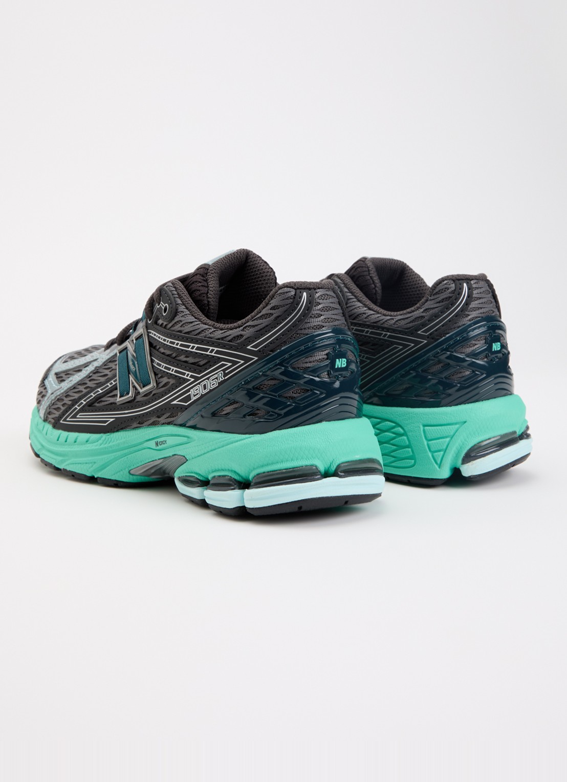 New Balance 1906 sneaker met mesh details - achterkant 3 zwart