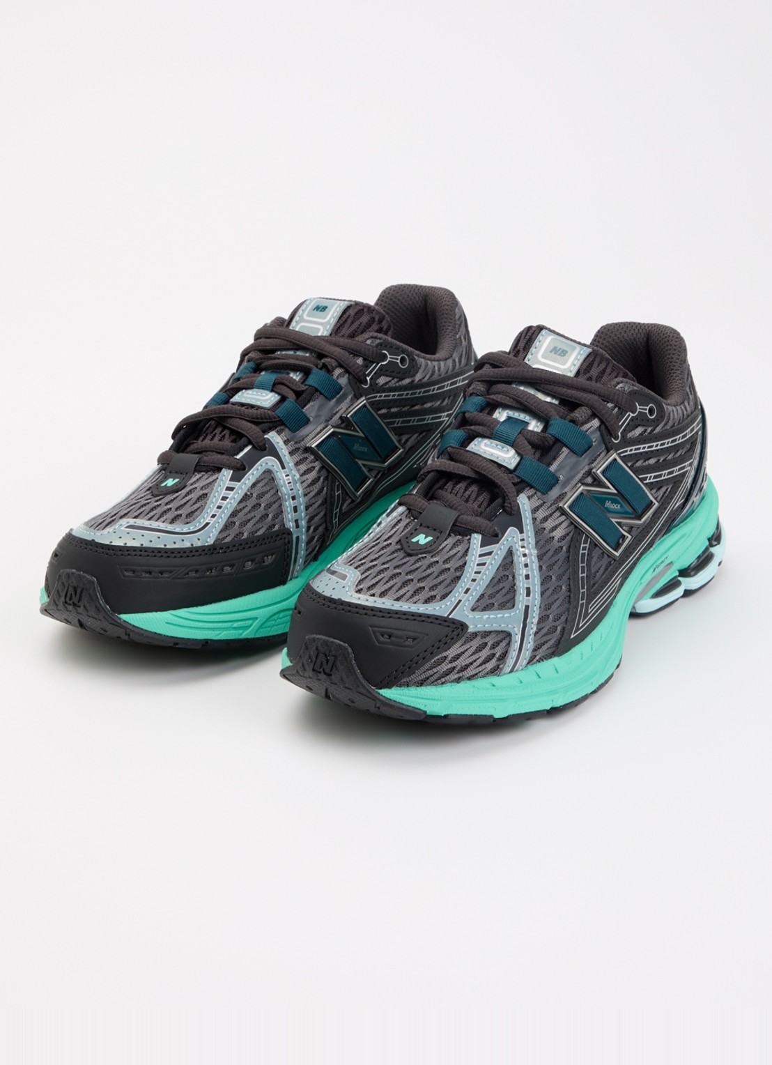 New Balance 1906 sneaker met mesh details - voorkant 2 zwart