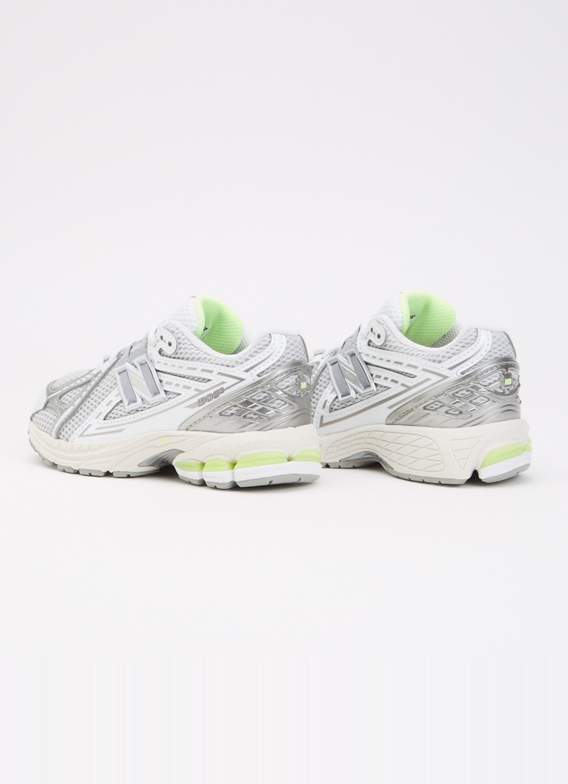 New Balance 1906 sneaker met mesh details - achterkant lichtgrijs