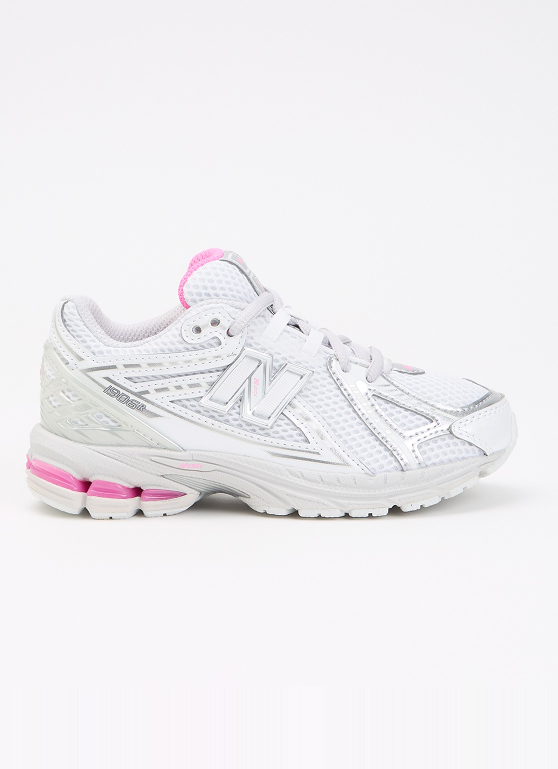 New Balance 1906 sneaker met mesh details - voorkant 3 zilver