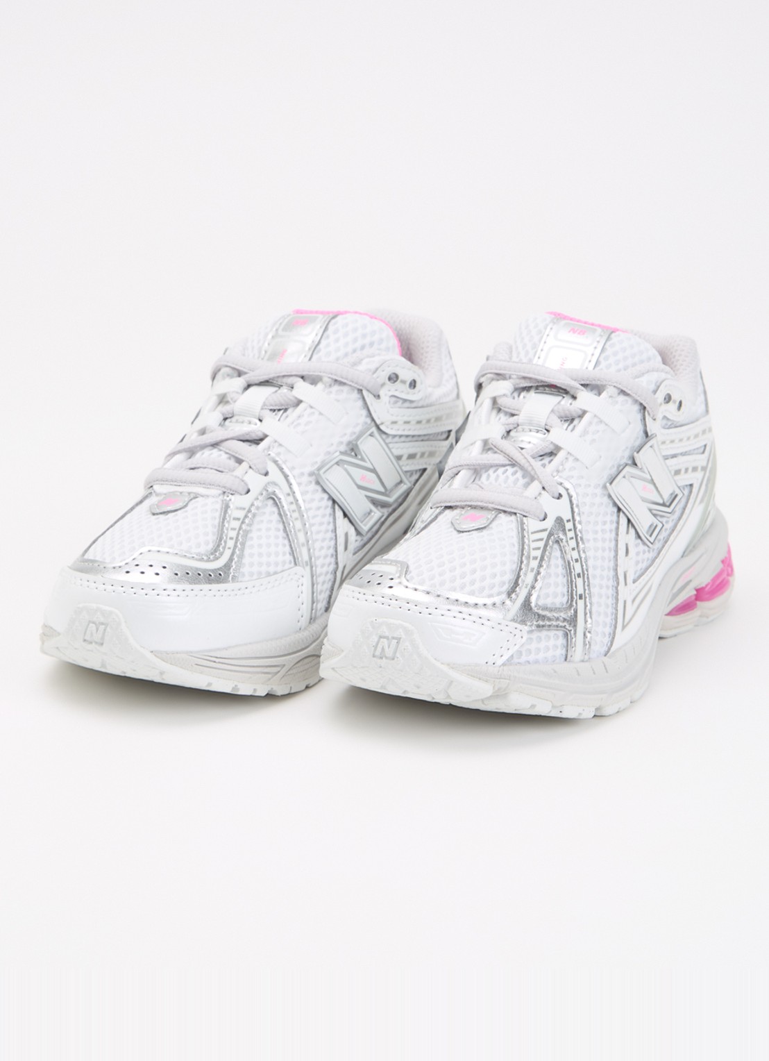 New Balance 1906 sneaker met mesh details - voorkant 4 zilver