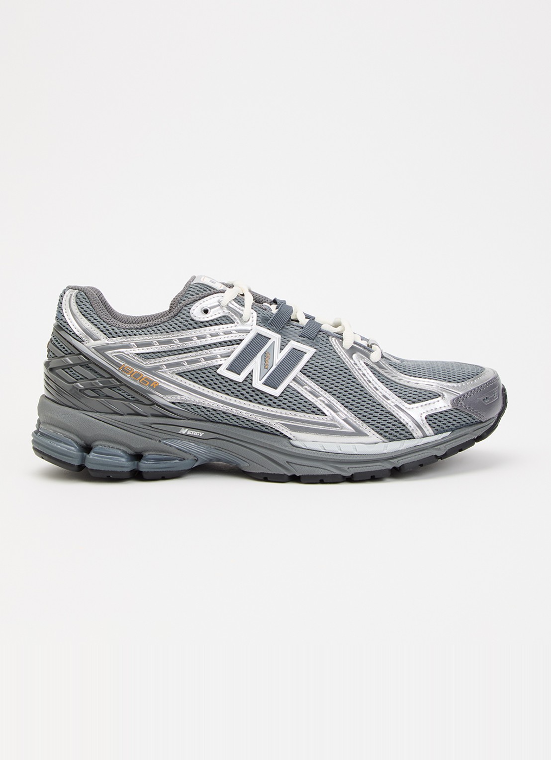 New Balance 1906R sneaker met mesh details - voorkant grijs