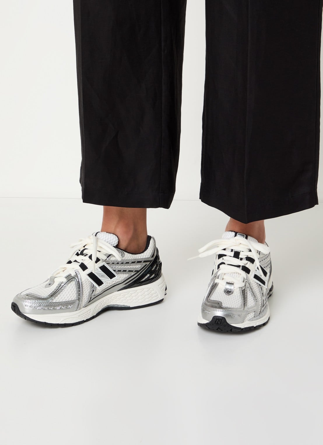 New Balance 1906R sneaker met mesh details - voorkant 6 gebroken wit