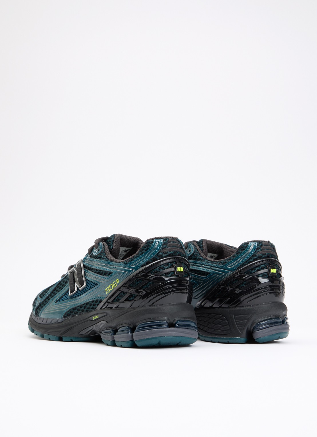 New Balance 1906R sneaker met mesh details - achterkant donkergroen