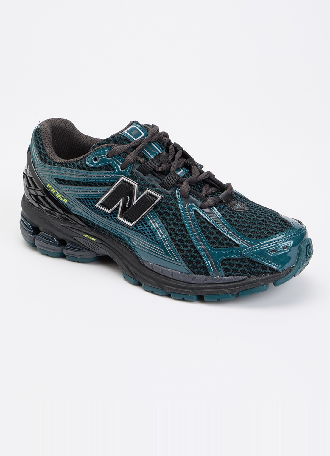 New Balance 1906R sneaker met mesh details - voorkant 2 donkergroen