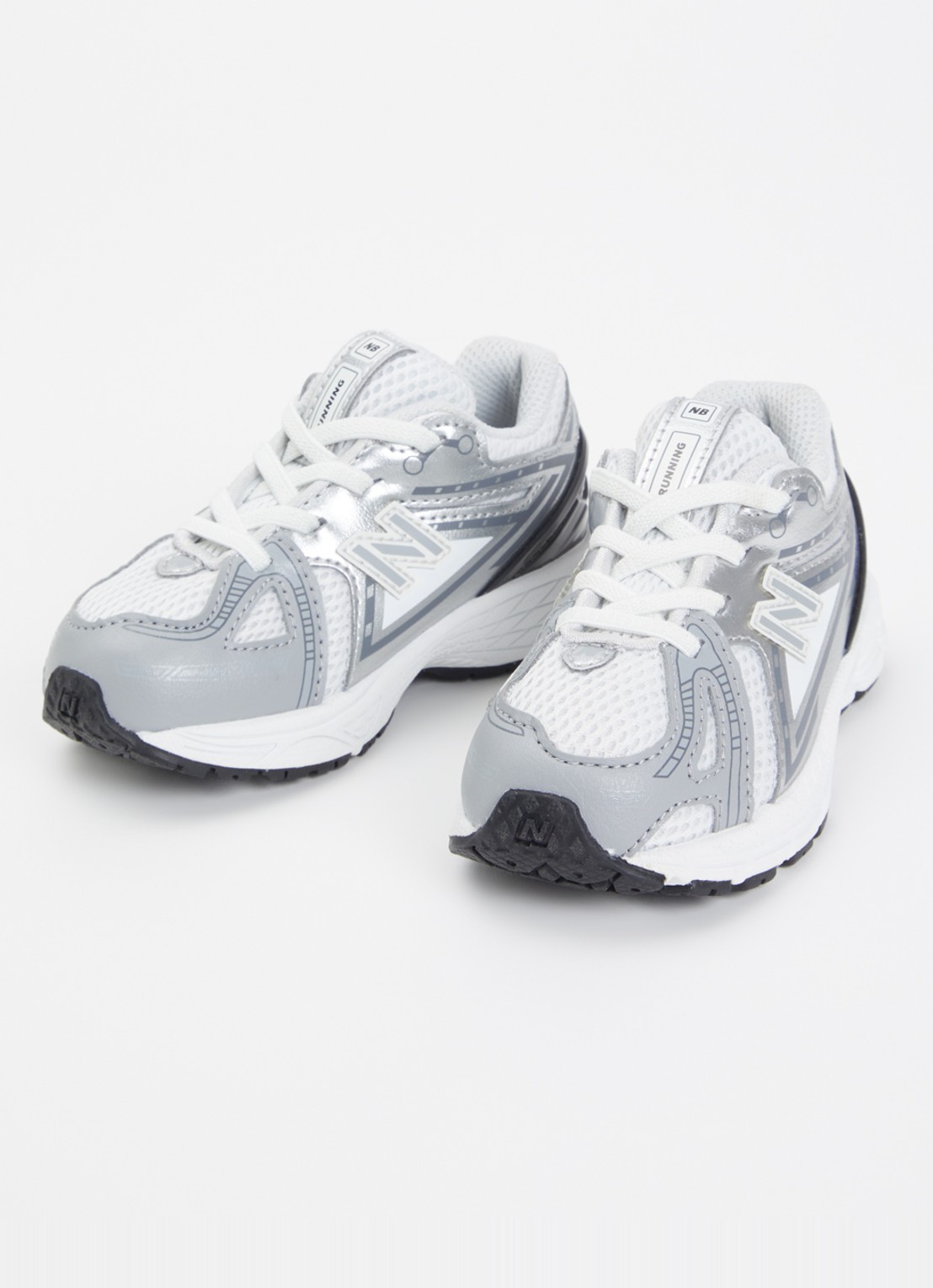 New Balance 1906R sneaker met mesh en metallic details - voorkant 4 grijs