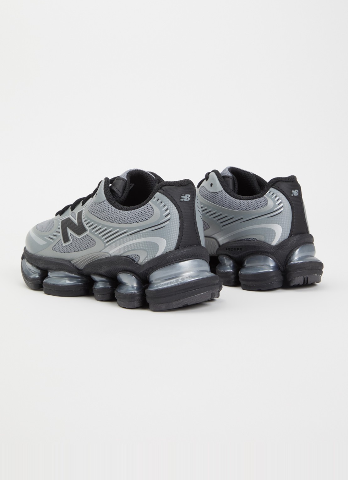 New Balance 2000 sneaker met details van metallic - achterkant zwart