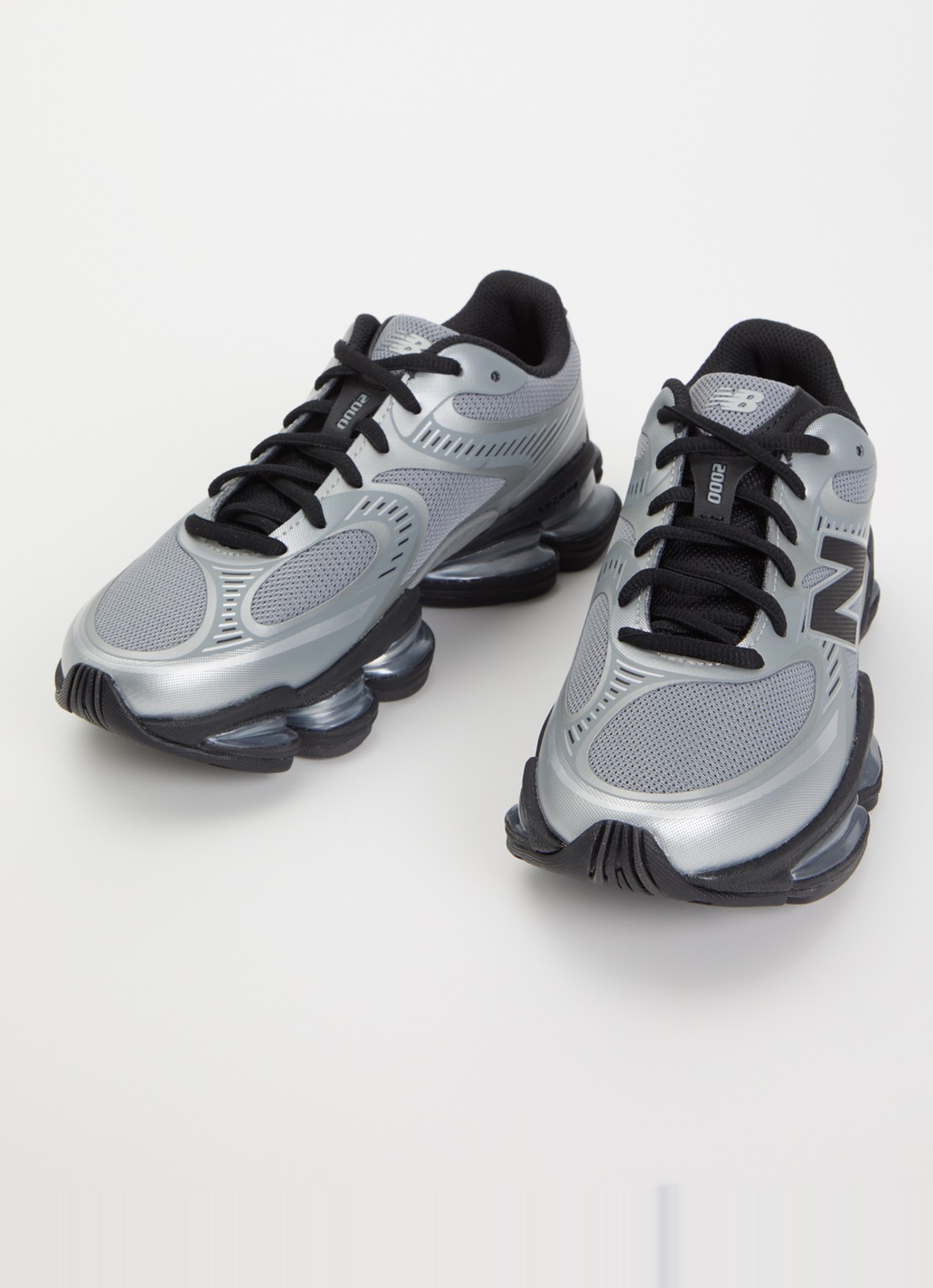 New Balance 2000 sneaker met details van metallic - voorkant 4 zwart
