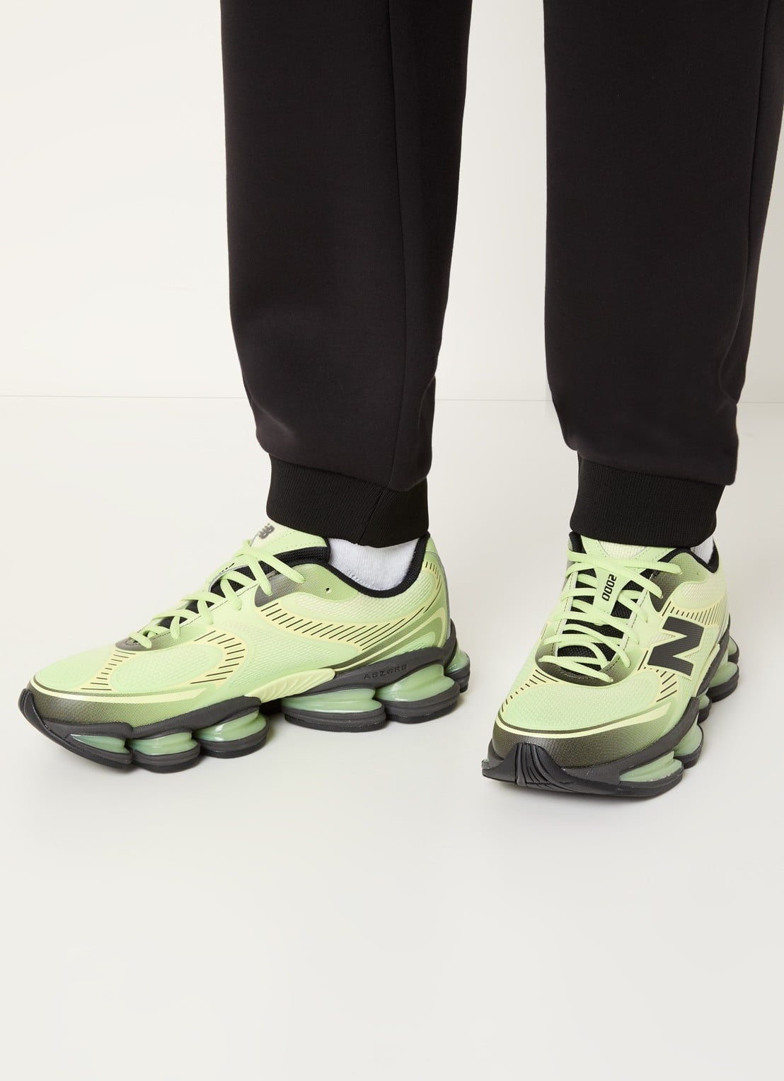 New Balance 2000 sneaker met mesh details - voorkant 2 lime