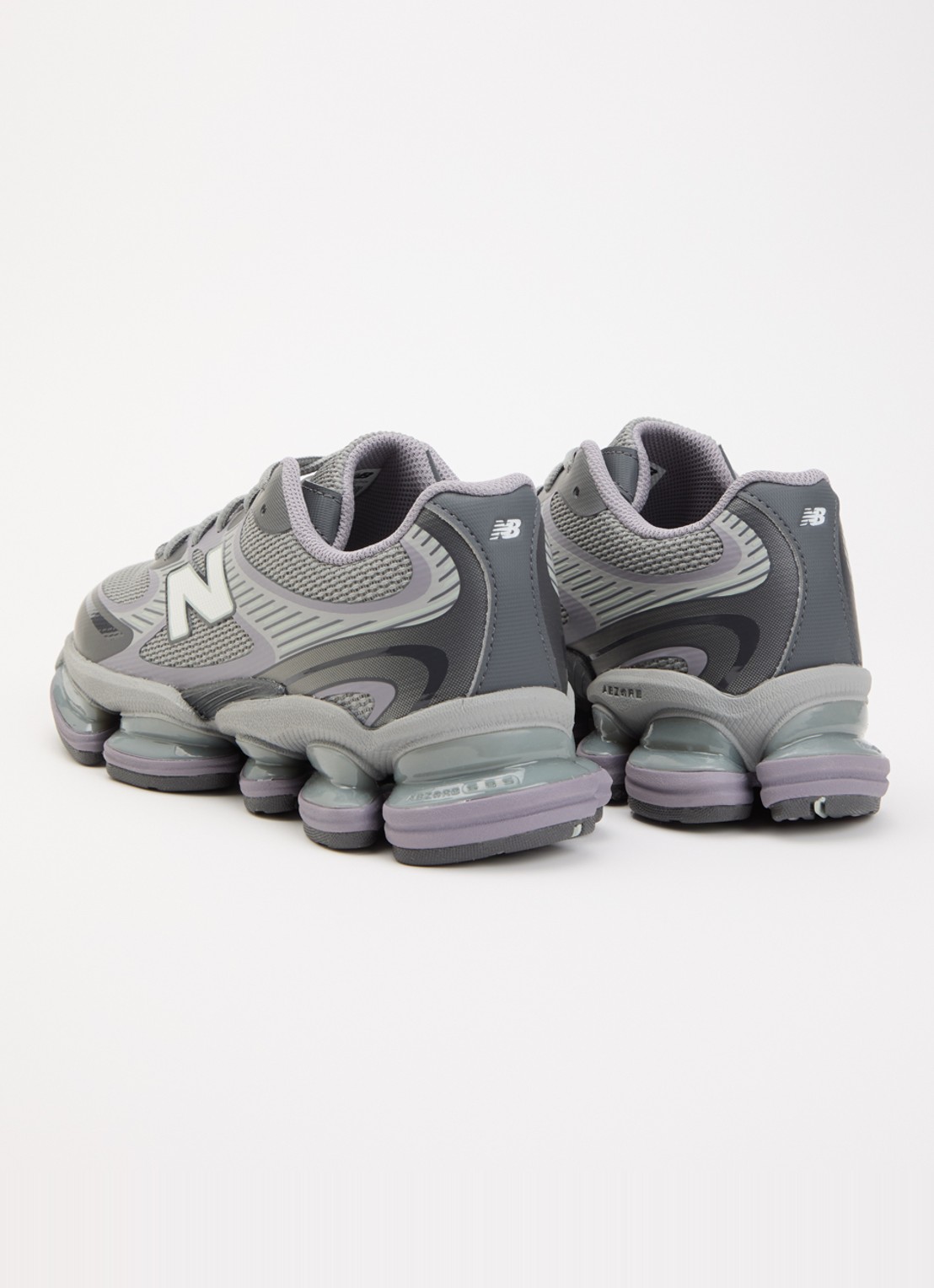 New Balance 2000 sneaker met mesh details - achterkant grijs