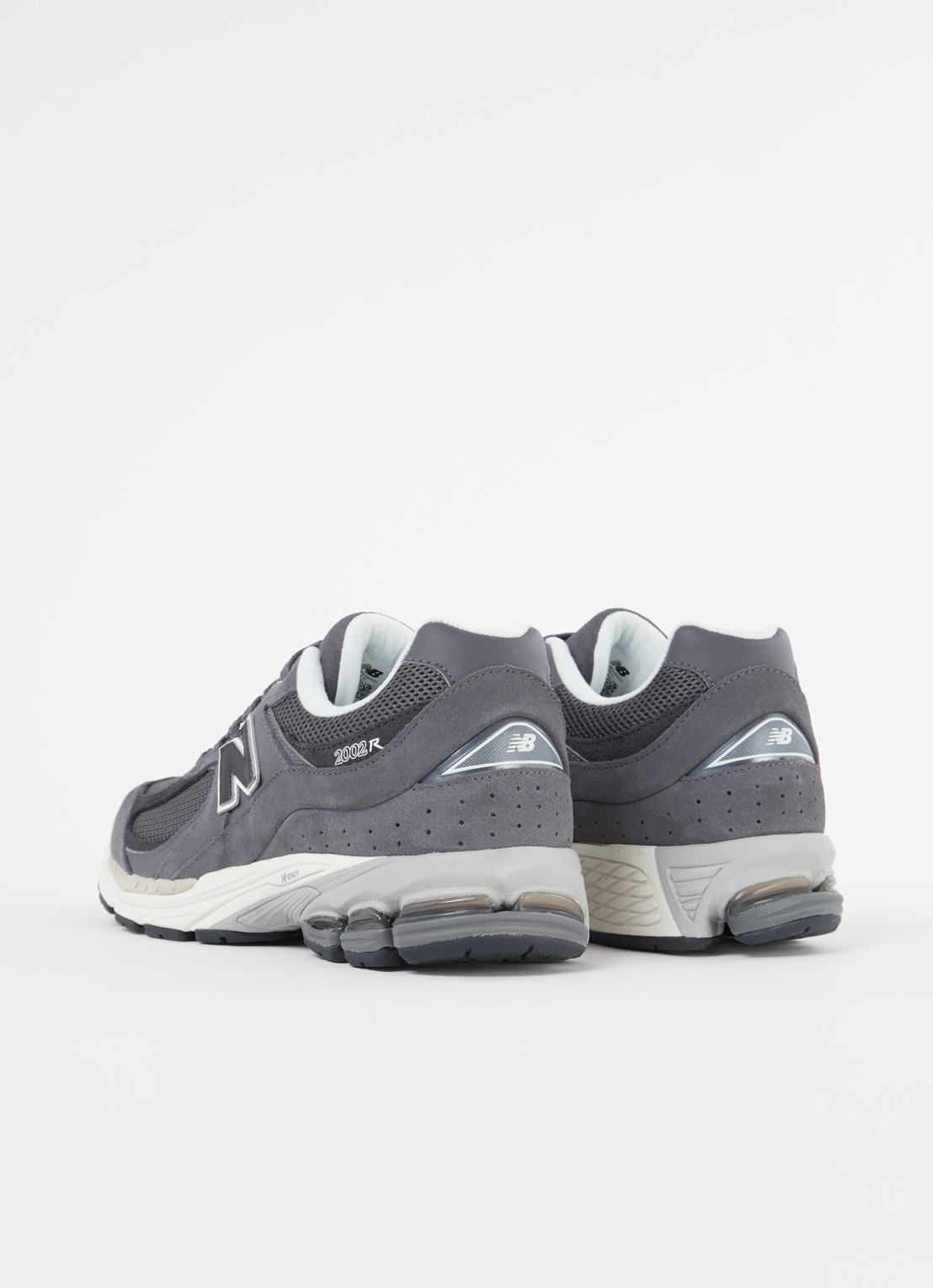 New Balance 2002R sneaker met suède en mesh details - achterkant grijs