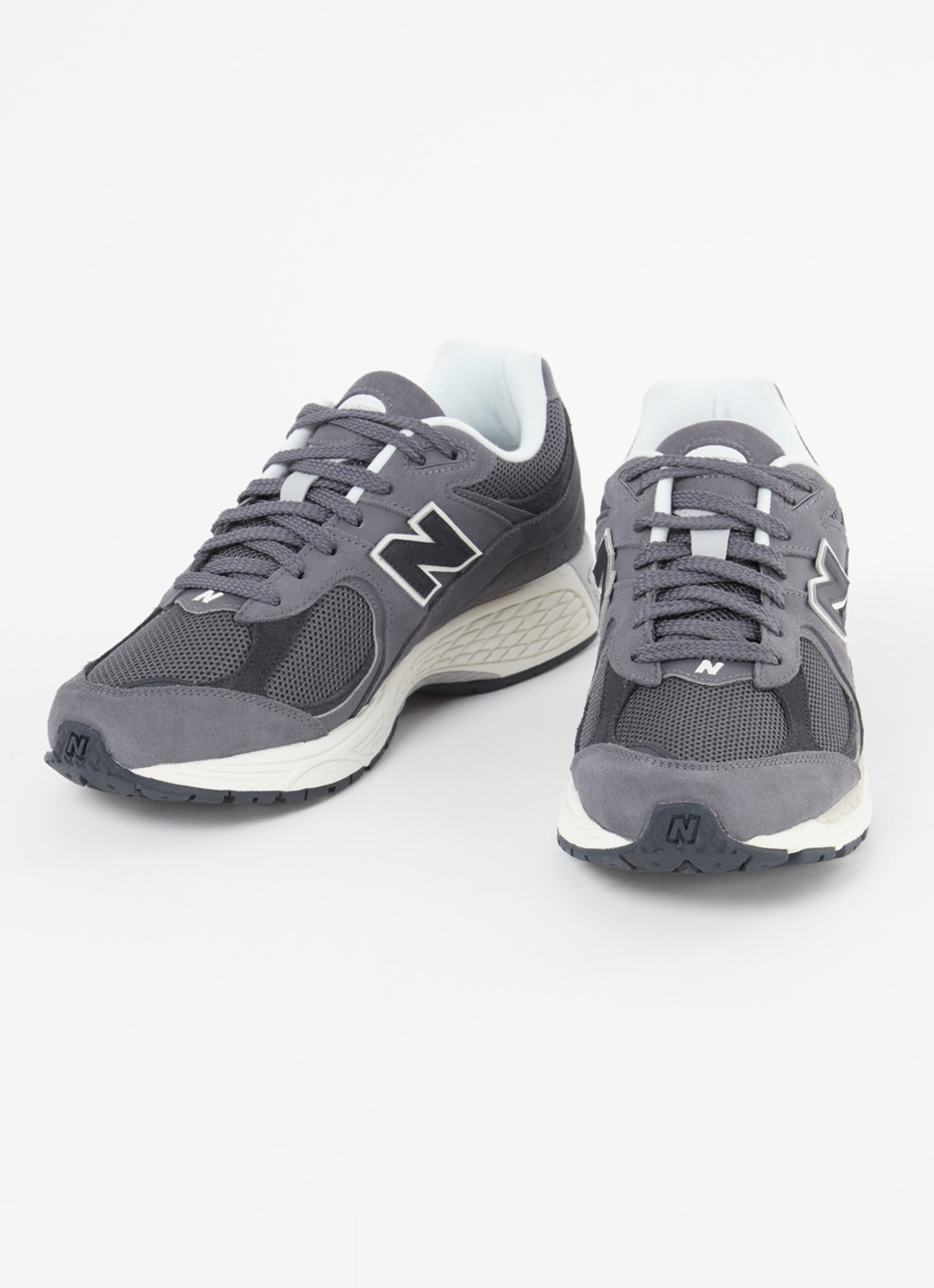 New Balance 2002R sneaker met suède en mesh details - detail 2 grijs