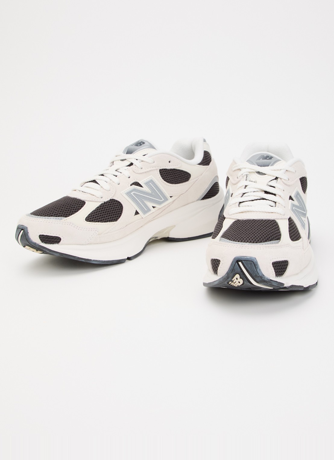 New Balance 2010 sneaker met suède details - detail 2 beige