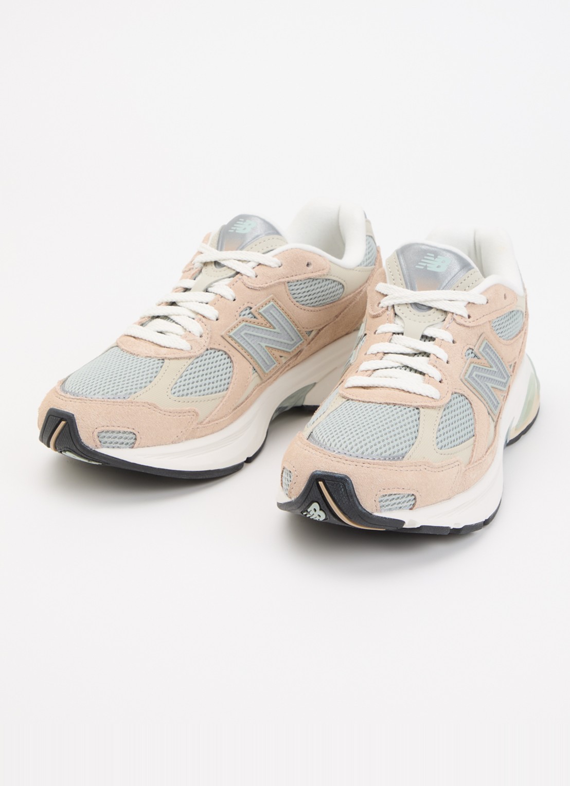New Balance 2010 sneaker van mesh met details van nubuck - detail beige